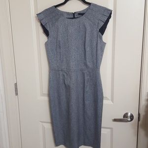 NWT Kenneth Cole Gray Dress Pleated Sleeve. SIZE 6